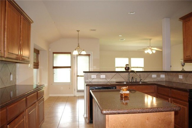 Foto del edificio - 1102 Willowbrook Dr
