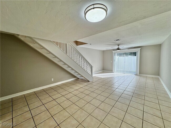 Foto del edificio - 4641 SW Santa Barbara Pl