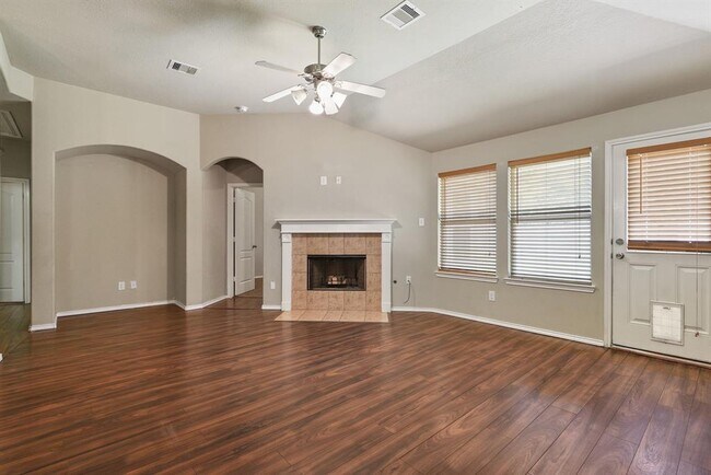 Foto del edificio - 8019 Branson Park Ln