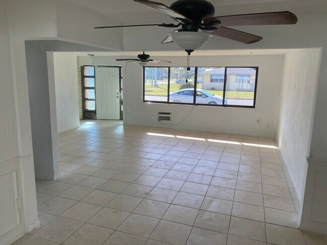 Foto del edificio - 501 University Blvd
