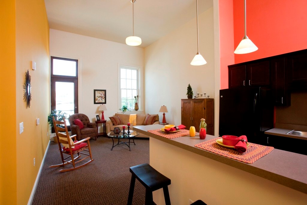 Primary Photo - 1 W Big Spring Ave