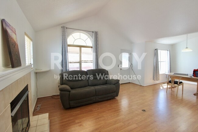 Building Photo - 537 Canyon View Dr