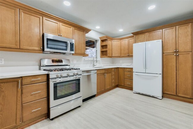 Foto del edificio - 2626 Hillshire Dr