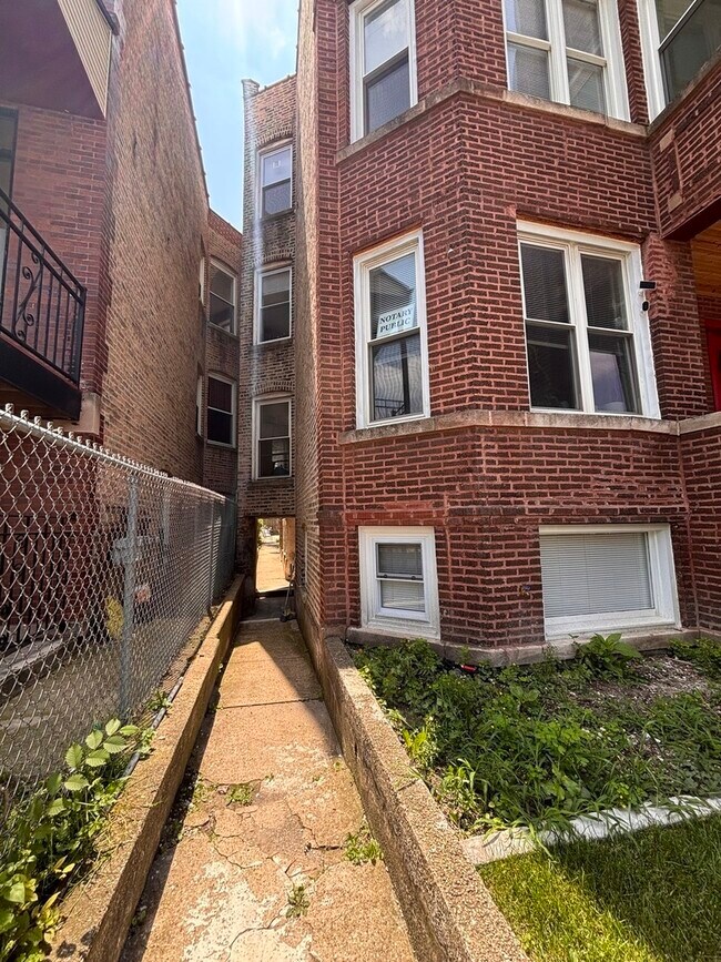 Foto del edificio - 3233 W Cortez St