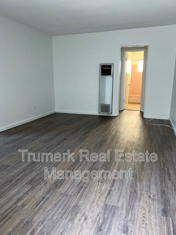 Building Photo - 1811 Huntington Dr