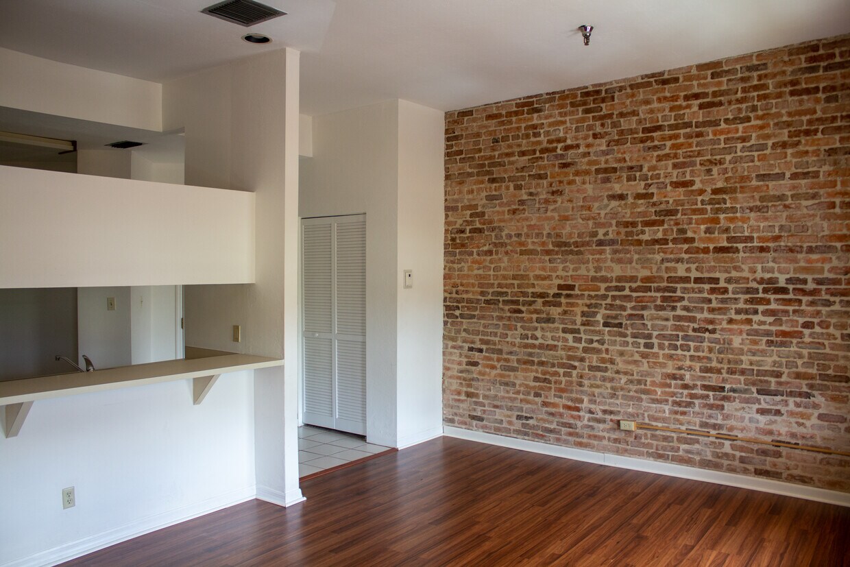 Foto principal - 2271 1st St