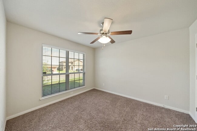 Building Photo - 4 Bedroom/2.5 Bath Mesa Creek Subdivision