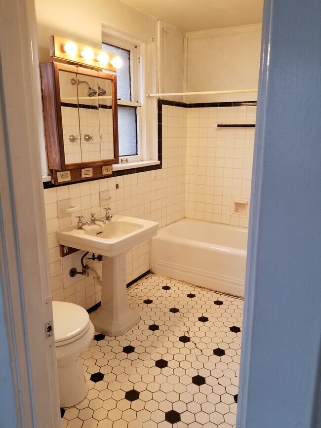 Building Photo - 1238 Garvin Pl