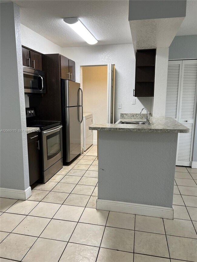 Building Photo - 1237 SW 46th Ave