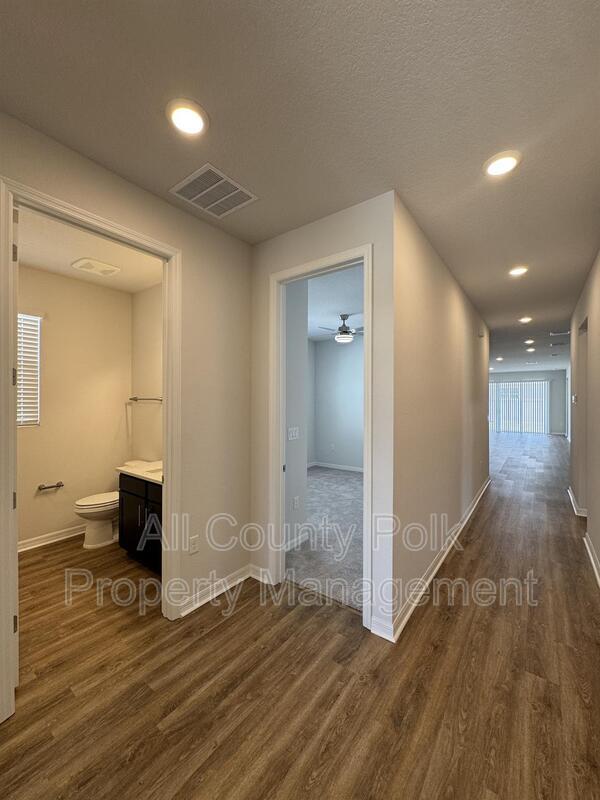 Foto del edificio - 851 Folklore Ln