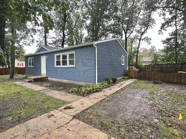 Building Photo - 408 Apple Dr