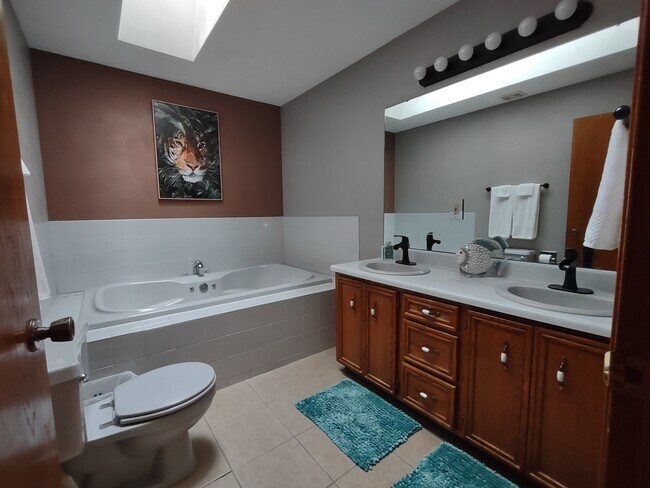 Foto del edificio - 4465 Masters Ct
