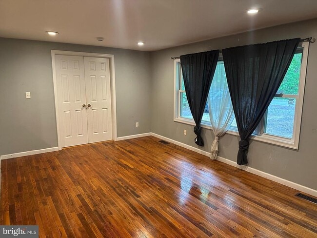 Foto del edificio - 421 Sawmill Ln