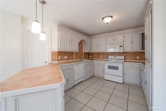 Building Photo - 304 Ashley Dr