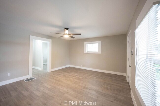 Foto del edificio - "Charming Urban Retreat: Cozy 1-Bedroom Ap...