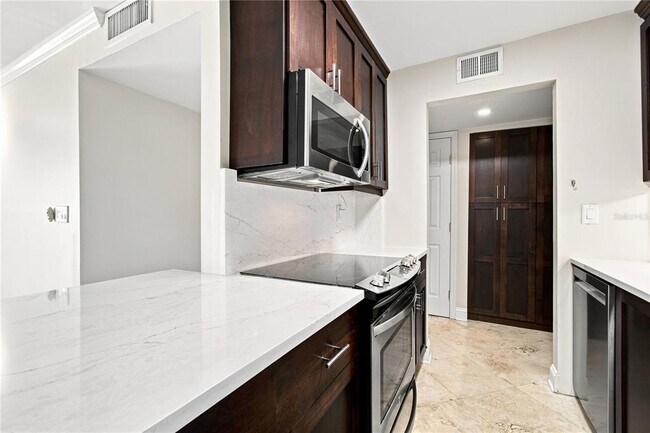 Foto del edificio - 3325 Bayshore Blvd