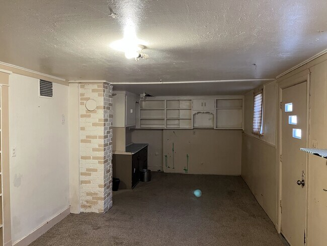 Building Photo - 516 Denver St