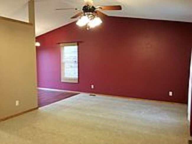 Building Photo - 1349 N Aksarben Ct