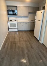 Building Photo - 770 University Ave