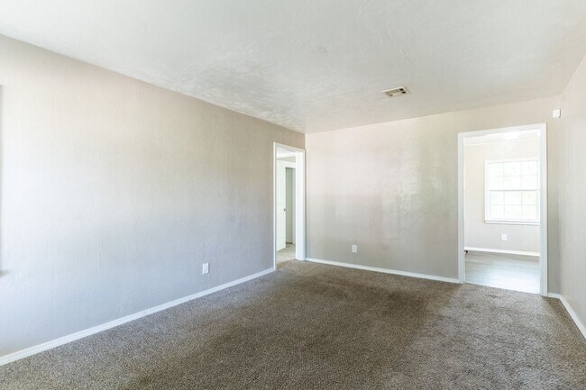 Building Photo - 4 Bed 1 Bath Home in Midwest City!! DEPOSI...