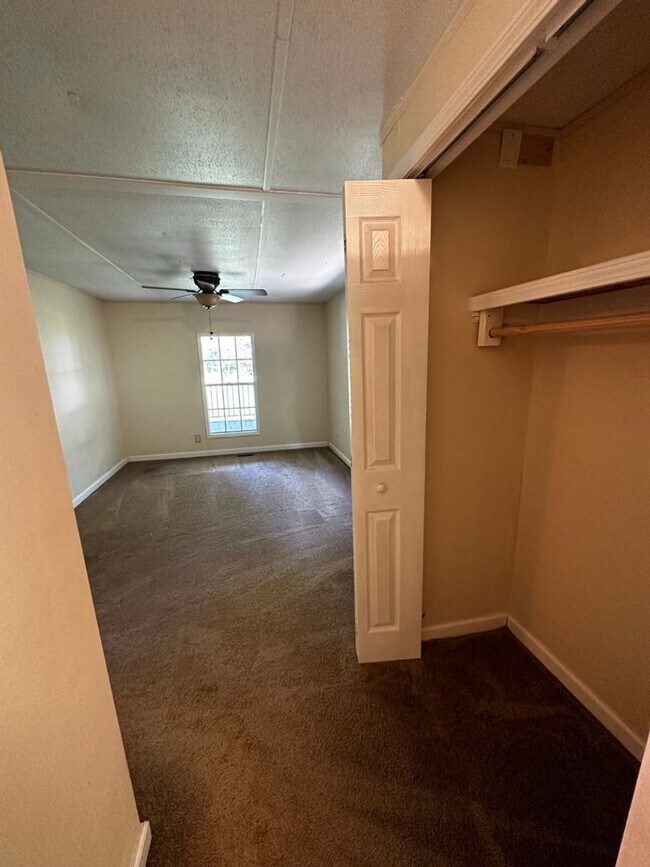 Building Photo - 4 Bedrooms, 2 Bathrooms - Home in Cartersv...