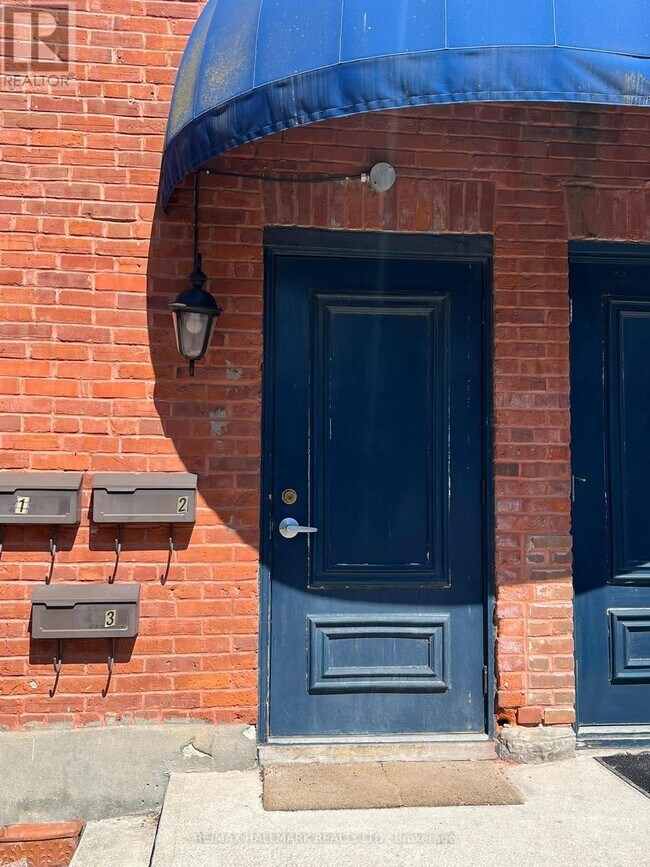 Building Photo - 266-266 Avenue Rd