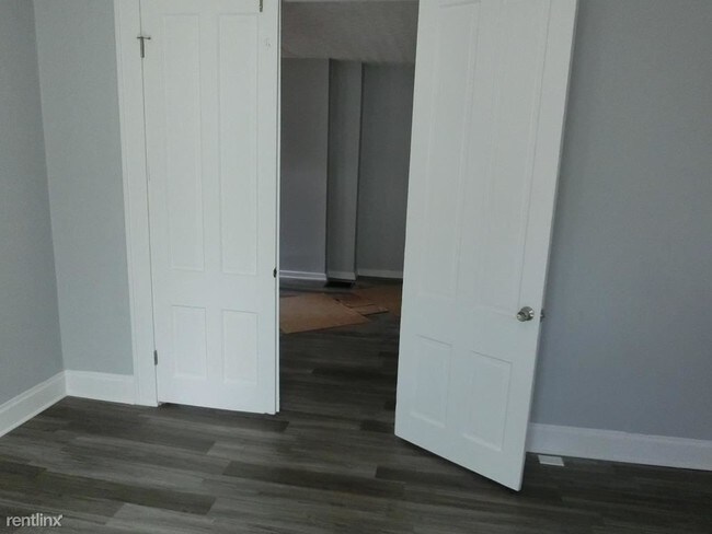 Building Photo - 3 br, 1.5 bath Apartment - 660 Miller Ave