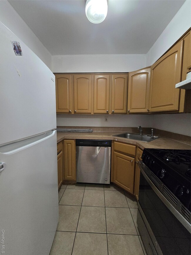 Building Photo - 22-11 119th St