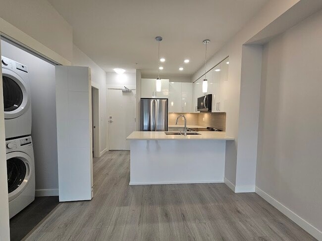 Building Photo - 33886 Pine St