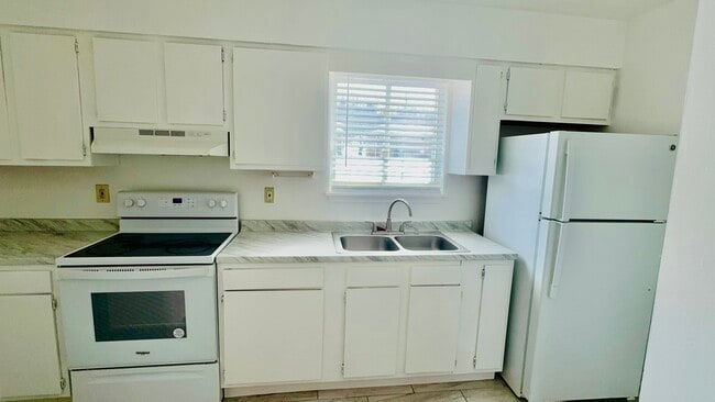 Building Photo - Fordhaven Rd