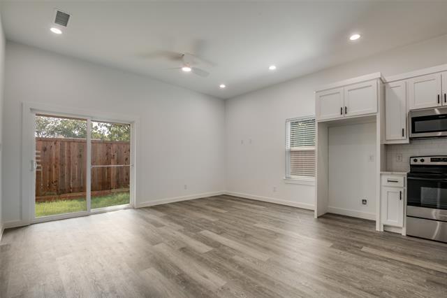 Building Photo - 3305 Mineola St