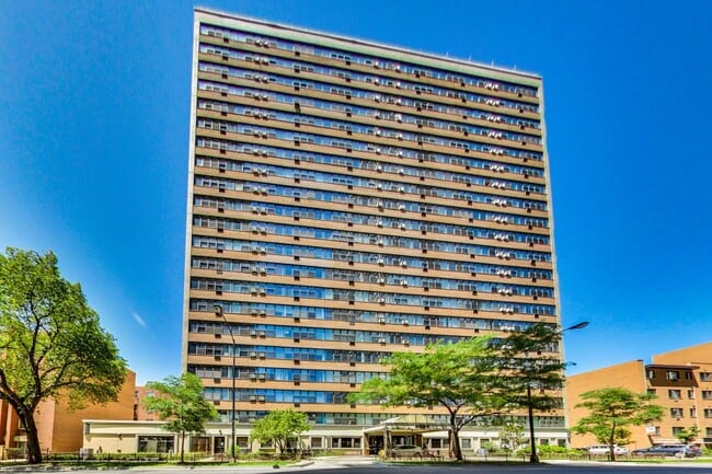 Building Photo - 6030 N Sheridan Rd