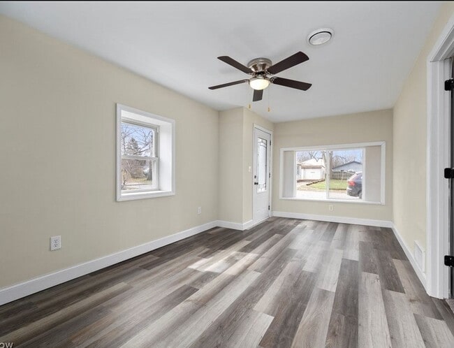 Building Photo - Charming 3-Bedroom Retreat Near Showse Par...
