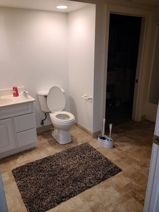 Building Photo - 2 Bedroom Duplex