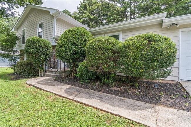 Building Photo - 495 Ansley Dr