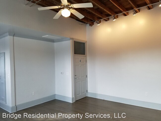 Building Photo - 703 W Magnolia Ave