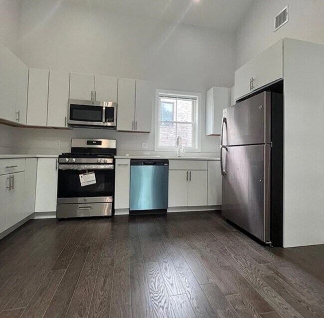 Building Photo - 599 Broadway