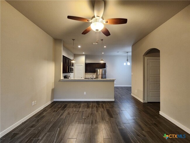 Building Photo - 506 Creekside Frst