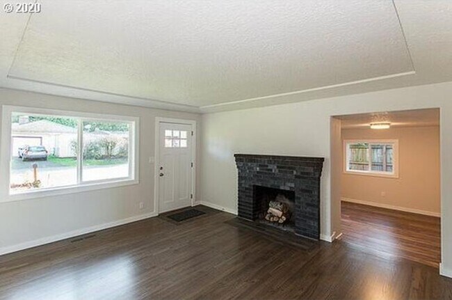 Foto del edificio - 18641 NE Everett Ct
