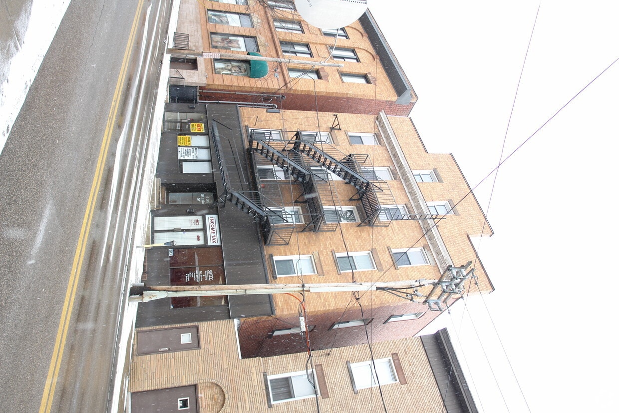  - 407-409 Station St