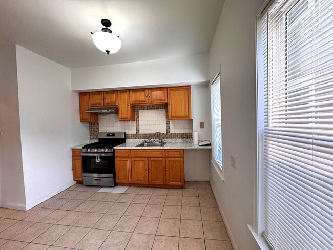 Building Photo - 11 Fairmont Pl