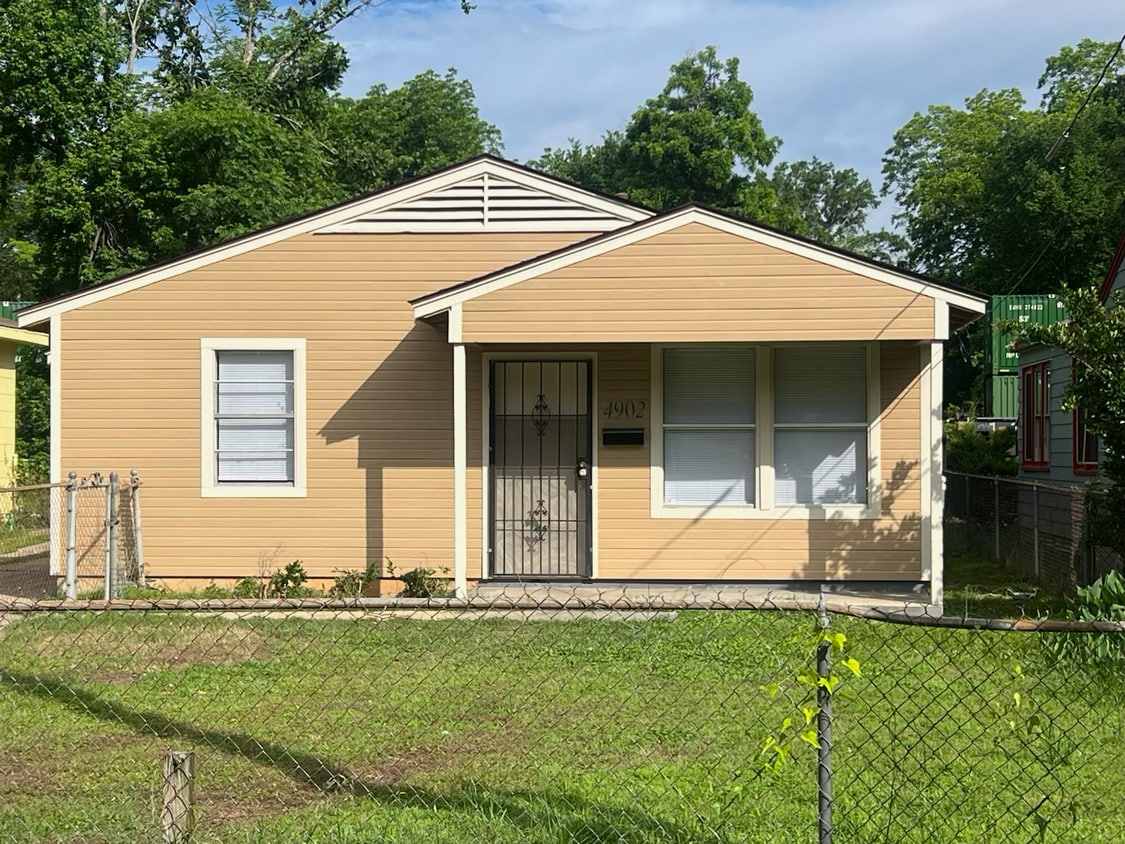 Primary Photo - 4902 Werner Ave