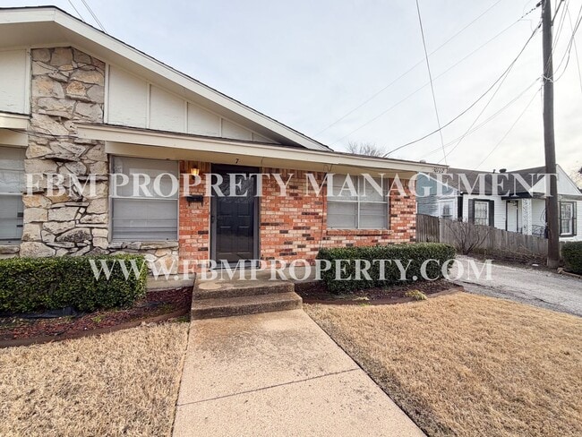 Building Photo - Preston-Gilmer Apartments, Unit 7 - Cozy 2 Bedroom, 1 Bathroom home in Ennis, Tx!