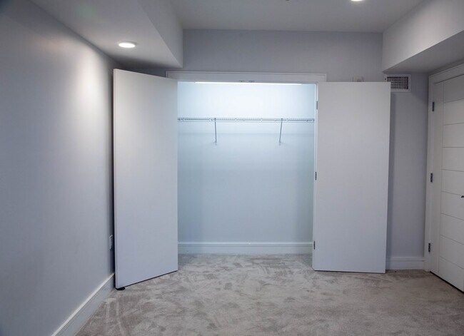 Foto del edificio - 262 Monsignor Obrien Hwy