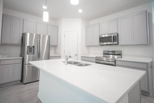 Foto del edificio - 26 Ridge Lake Rd
