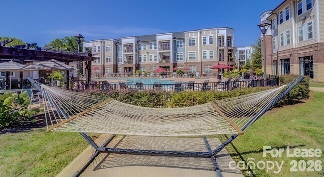 Foto del edificio - 16408 Holly Crest Ln