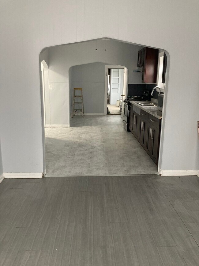 Foto del edificio - 9427 S Ewing Ave