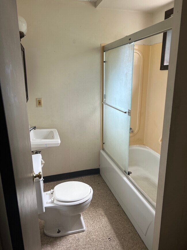 3195 S Park Ave Unit 4, Buffalo, NY 14218 Apartments in Buffalo, NY