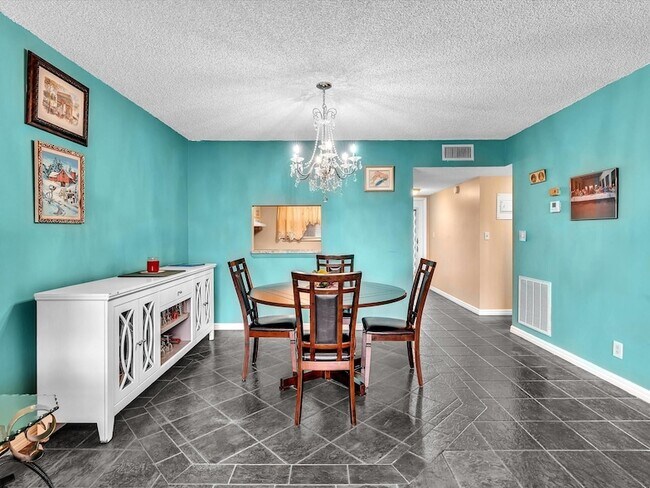 Foto del edificio - 6570 Royal Palm Blvd