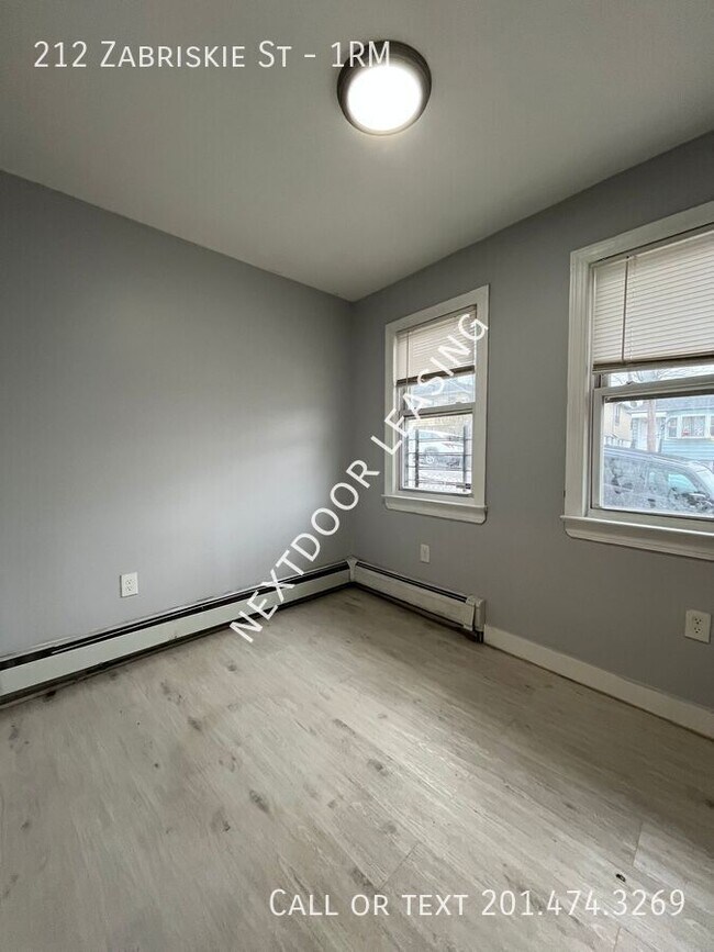 Foto del edificio - 212 Zabriskie St